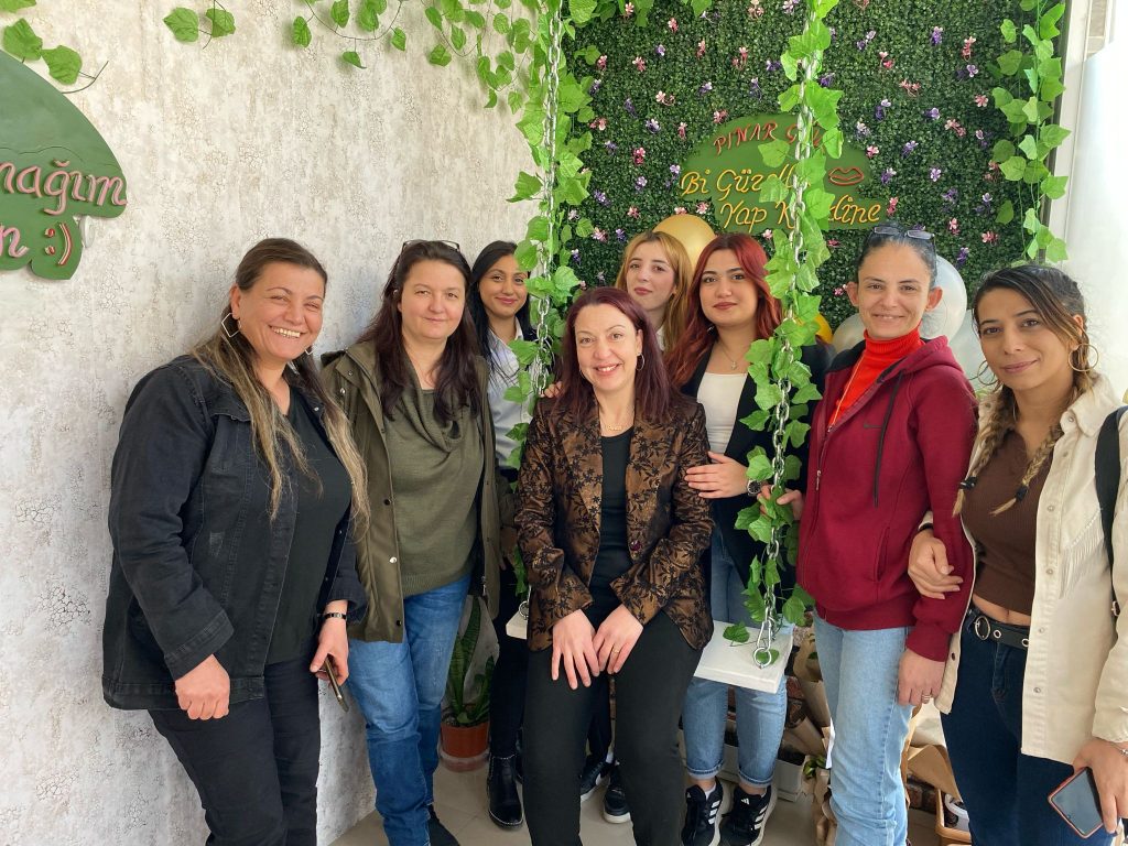 Pınar Gül Bayan Kuaförü ve Güzellik Salonu Yenikent/ Sincan 0533 479 66 81